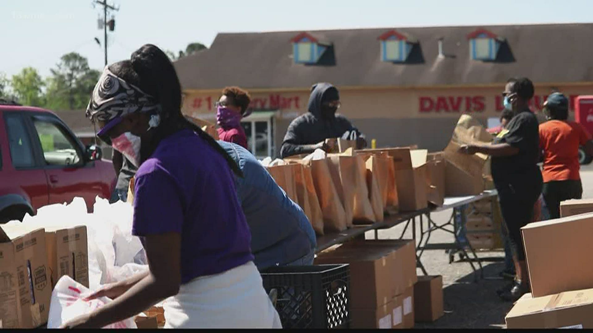The Shekinah Glory Praise & Worship Center partnered up with the Middle Georgia Community Food Bank to feed the community through their second food drive this month.