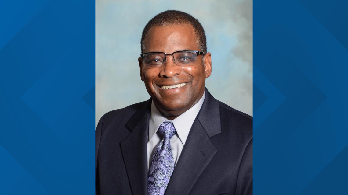 Macon mayor tips hat to superintendent as he preps retirement | 13wmaz.com