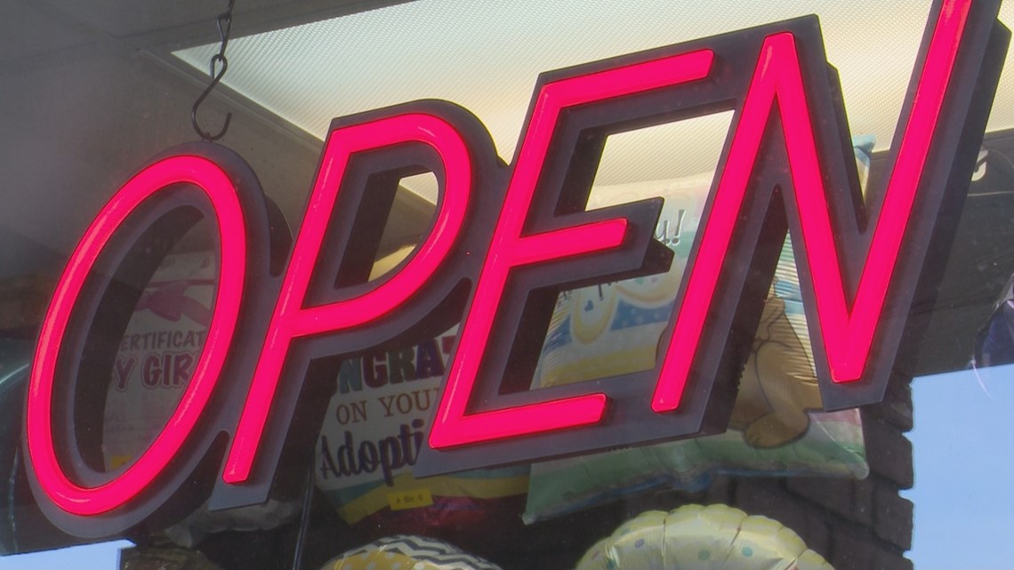 Do restaurants have to close for a positive COVID19 case?