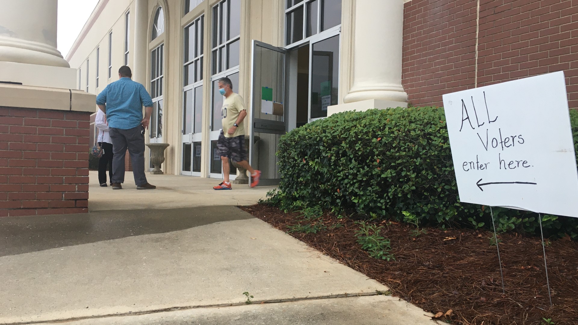 A Bibb County election officer said he expected smoother voting than on June 9, but voters still say they're having problems Tuesday