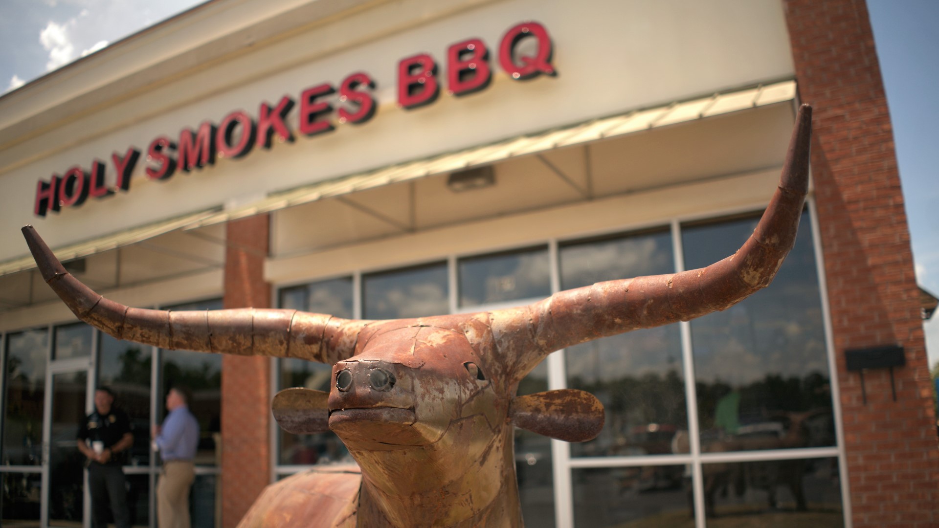 On Wednesday, Gary and Dionn Lanton officially opened their first permanent barbecue restaurant
