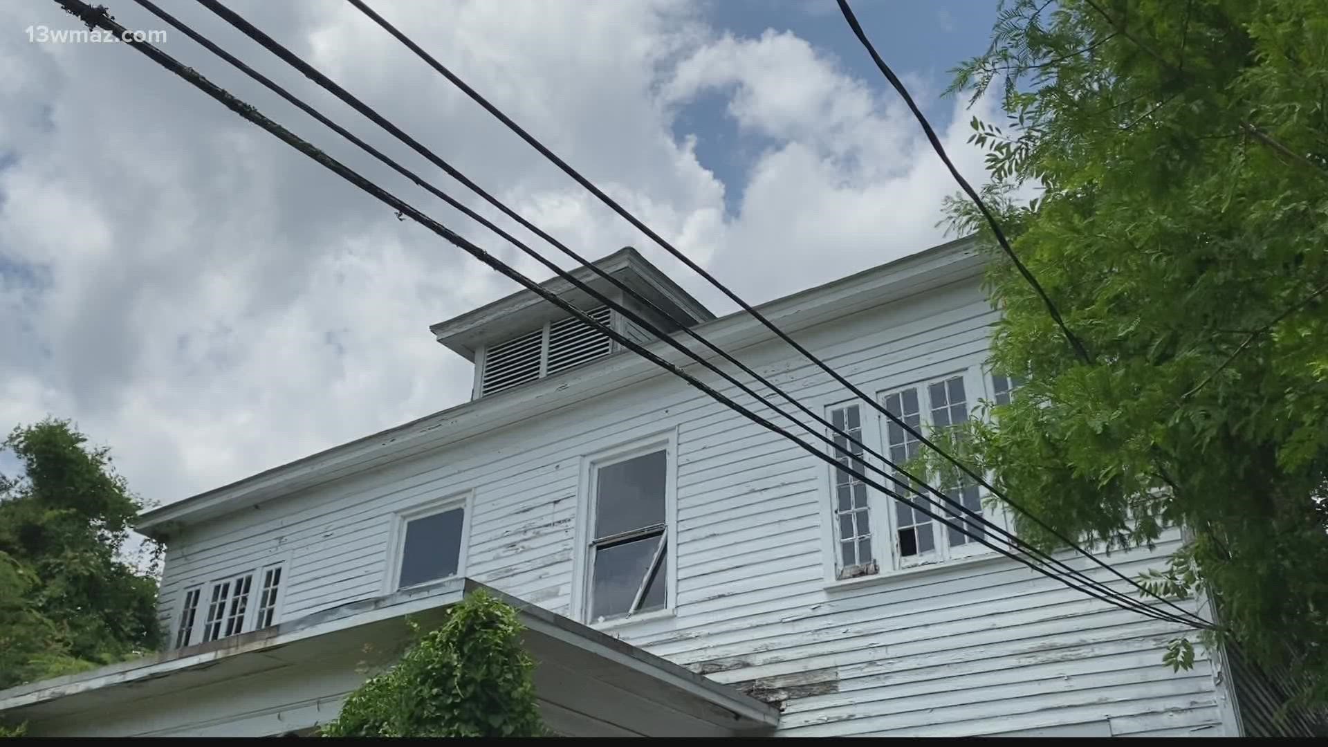 The debate continues this week over plans to demolish a century-old condemned home on Macon's Vineville Avenue.