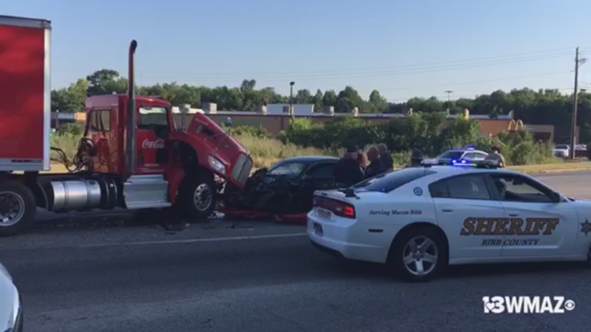 Macon Man Dies In Wreck With 18-wheeler | 13wmaz.com