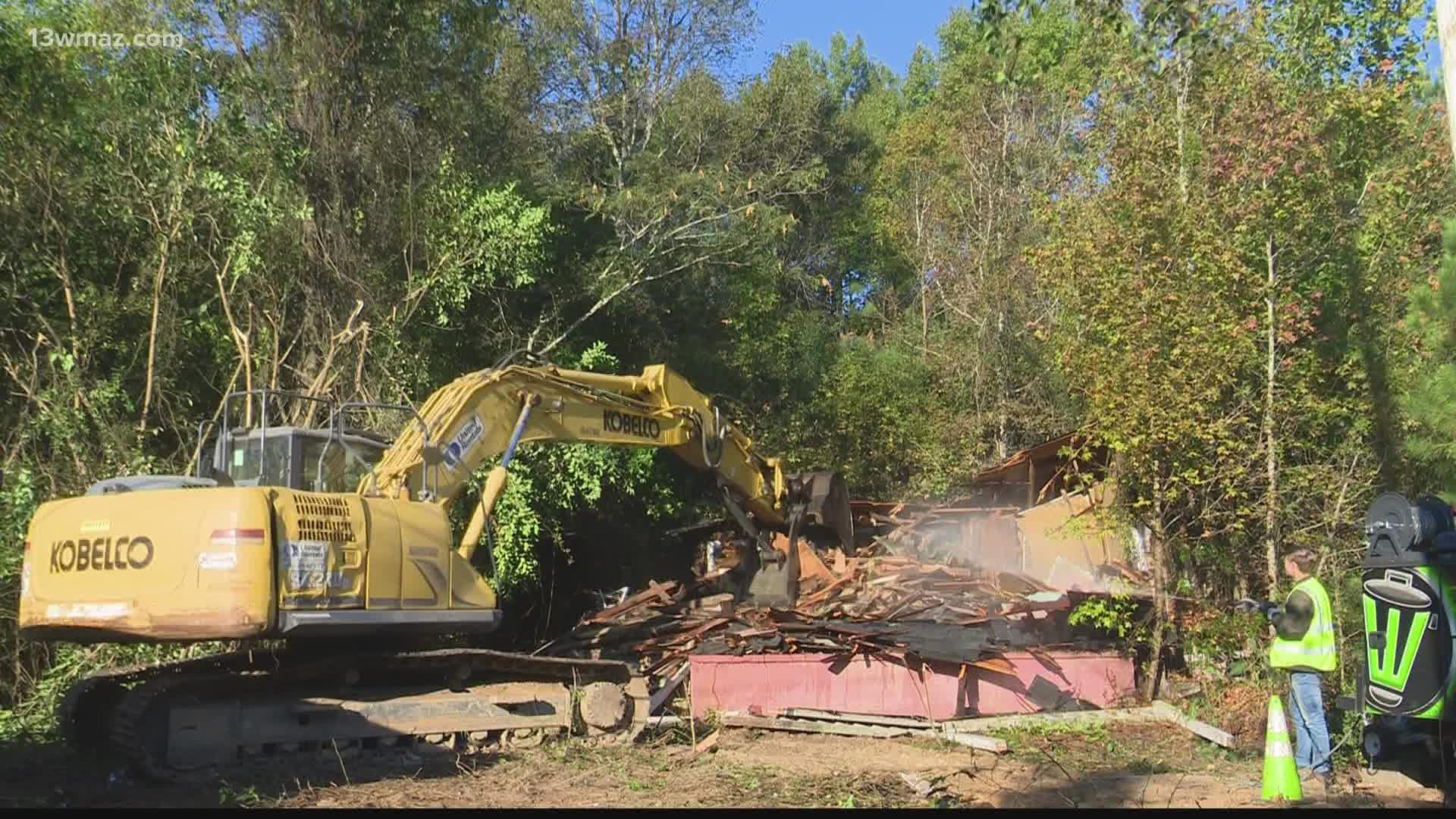 Crews will demolish a house and surrounding structures on Cliffview Drive to help improve Cliffview Lake Park off of Houston Road in south Macon.