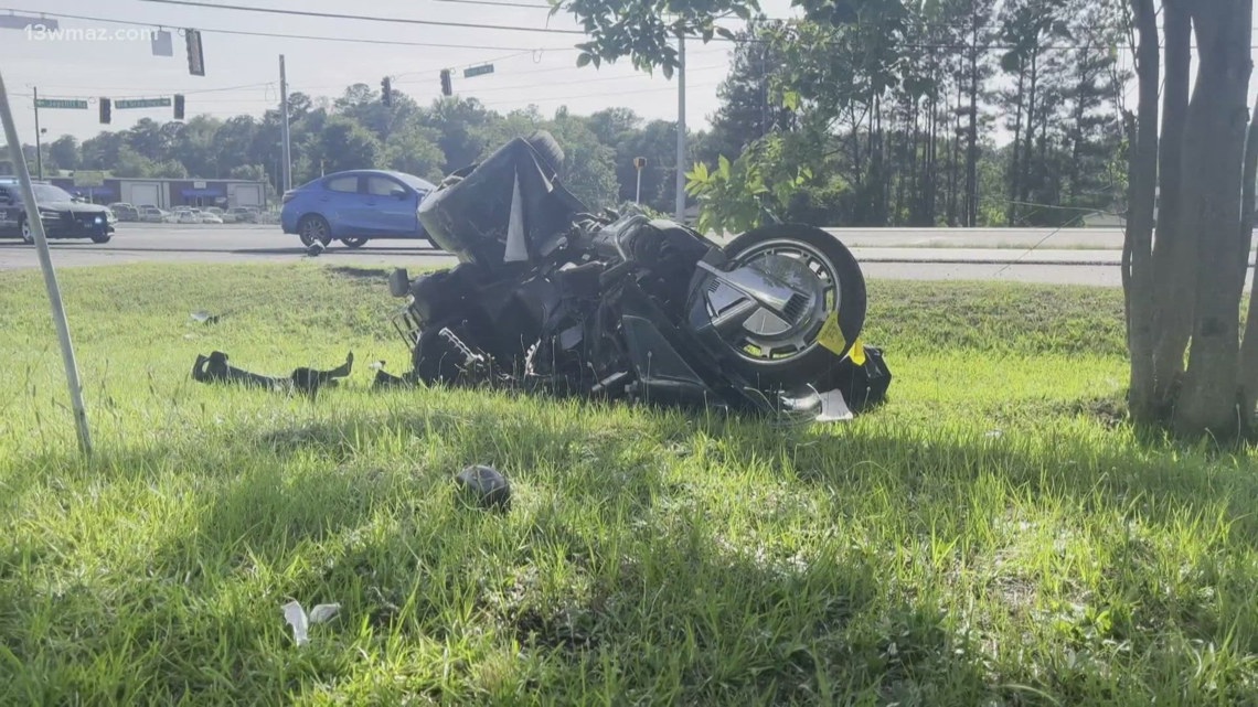 Two taken to hospital after wreck in Jones County - Vimarsana News