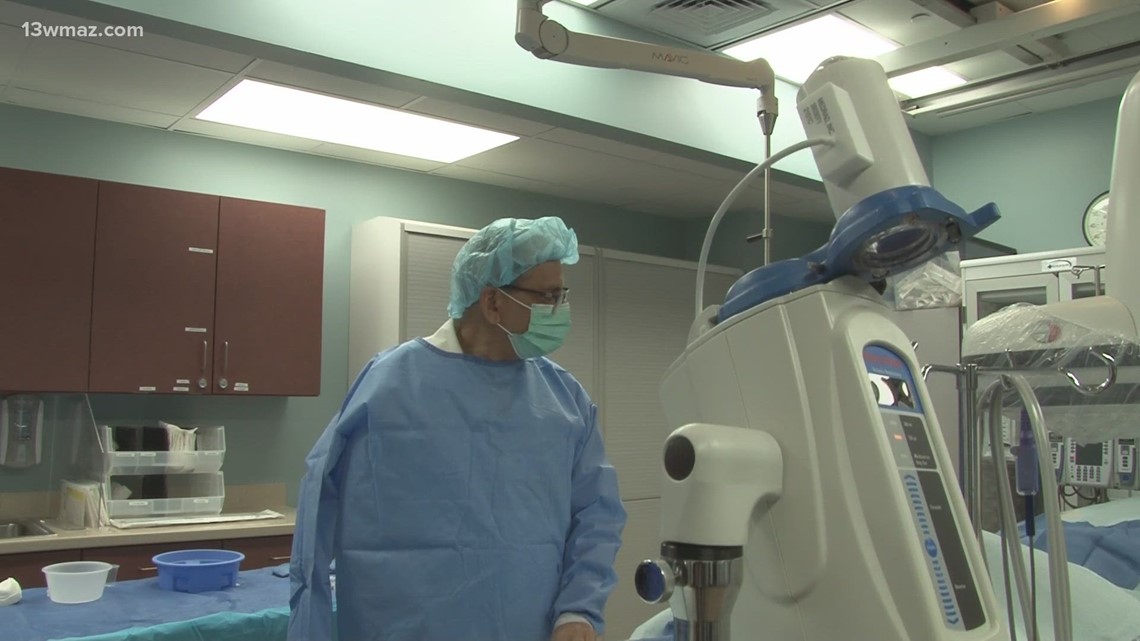 Dublin cardiologist back operating after losing arm in accident - Vimarsana News