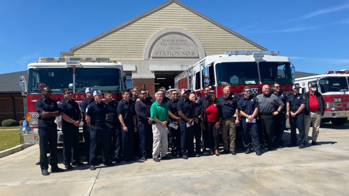 More than 100 Warner Robins firefighters receive $1000 bonuses - Vimarsana News