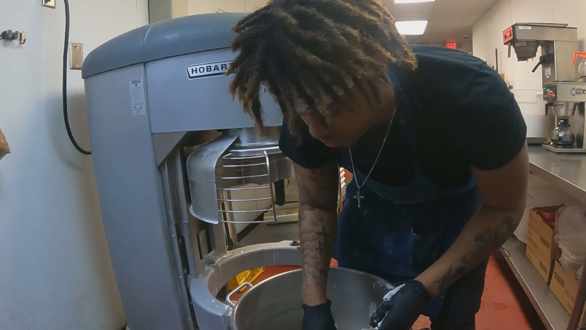 Central Georgia eateries gear up as Super Bowl sparks surge in pizza and wing orders