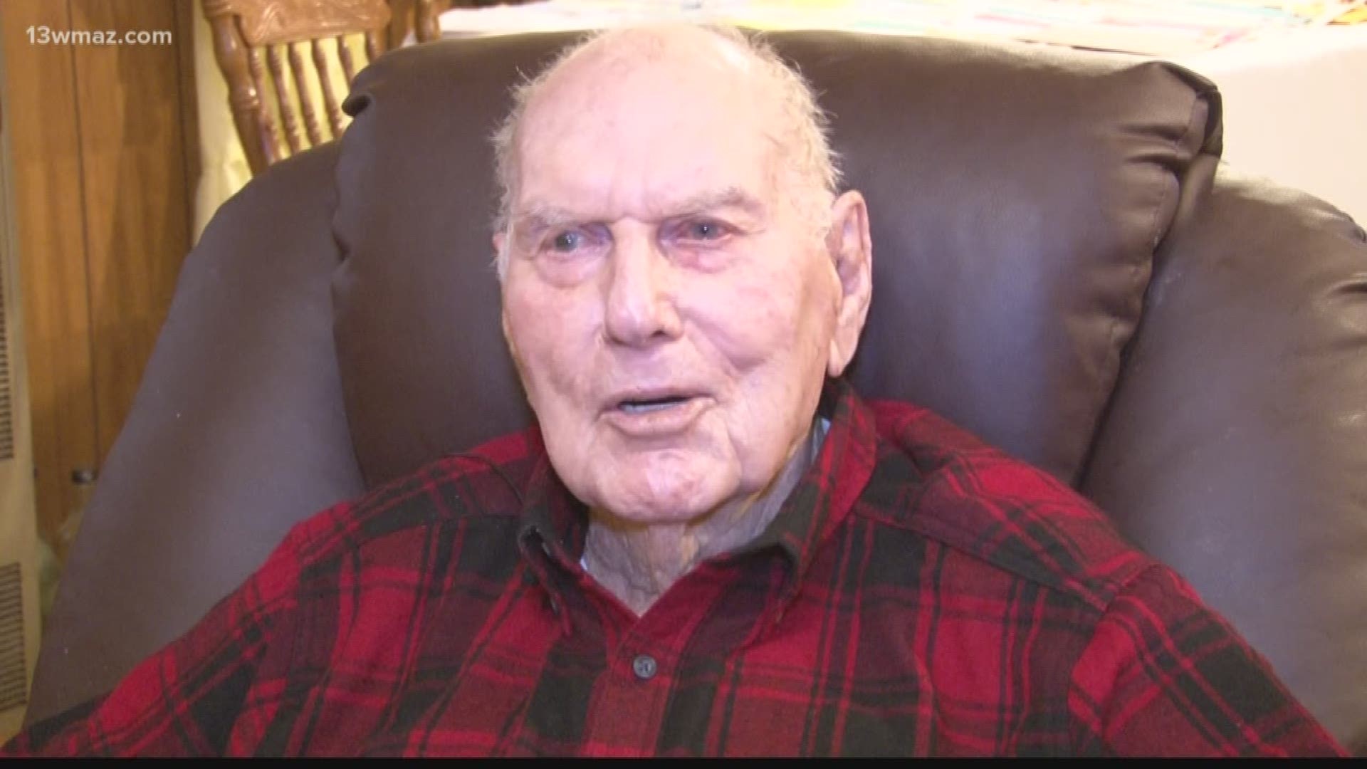 WWII veteran receives birthday cards from around the nation