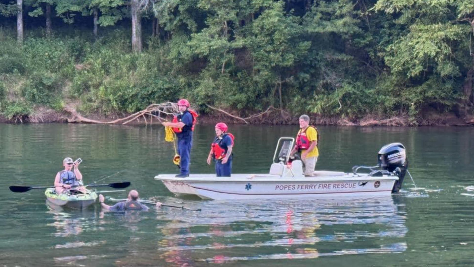 Two kayakers capsized when they called 911 to tell them they couldn't get to shore.