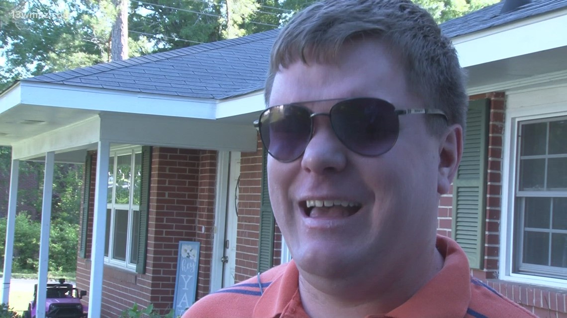 Blind Warner Robins, man uses music to express emotions