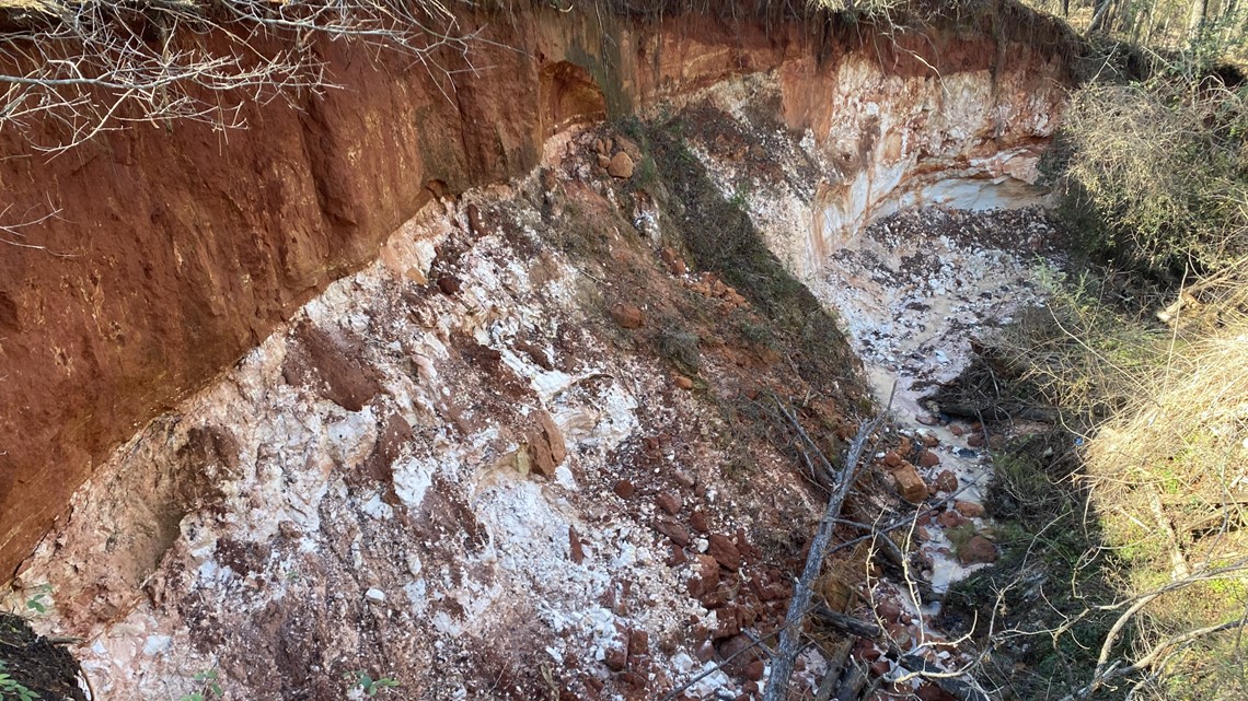 Warner Robins couple frustrated over years of unaddressed erosion - Vimarsana News