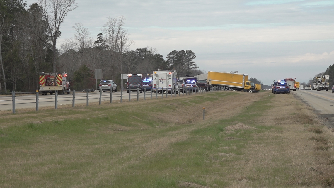 Chain of accidents closes parts of I-16 in Central Georgia for hours, leaving 1 dead and 2 in critical condition