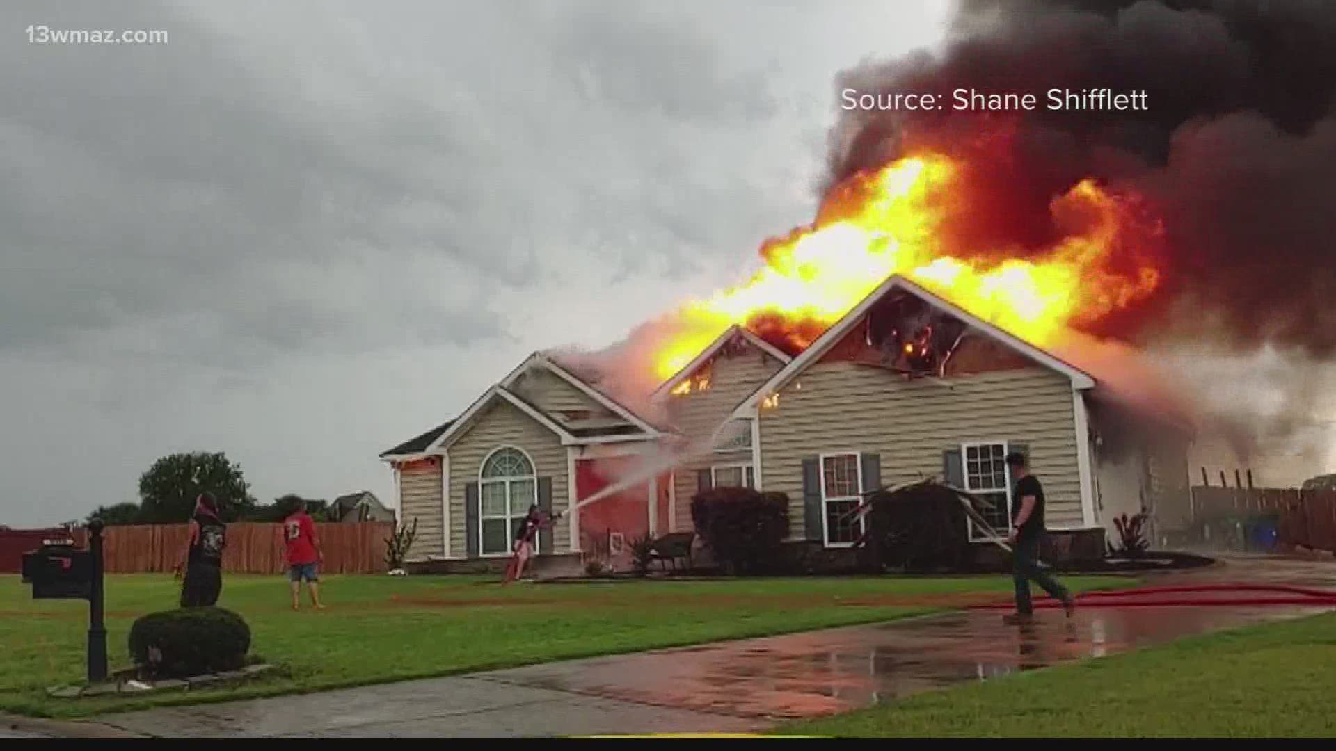 A fire heavily damaged a Bonaire family's home over the weekend. It took 20 minutes for a firetruck to arrive.