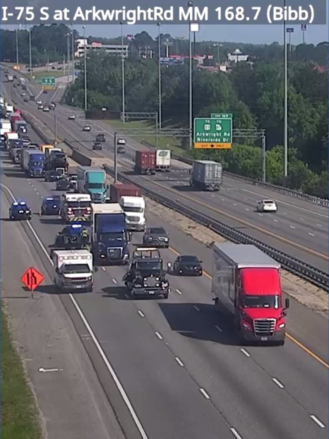 Two injured in I-75 crash involving 18-wheeler in Macon | 13wmaz.com