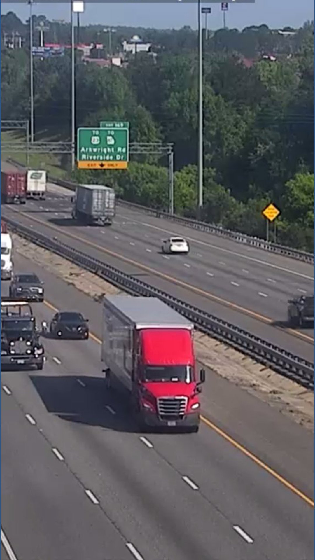 Two injured in I-75 crash involving 18-wheeler in Macon | 13wmaz.com