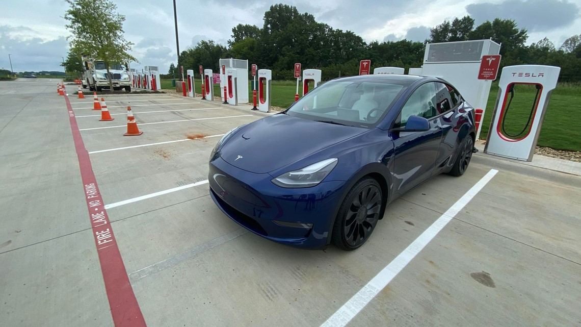 16 Tesla charging stations at Houston County Bucee's