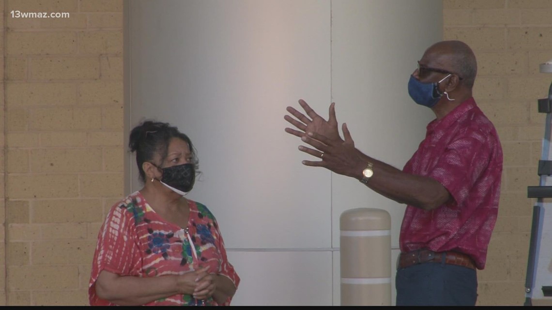 Pastors meet outside Macon children's hospital to pray for kids with