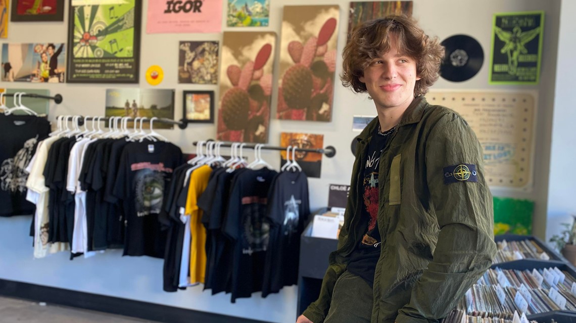 Mercer student grows vintage vinyl store in Macon - Vimarsana News
