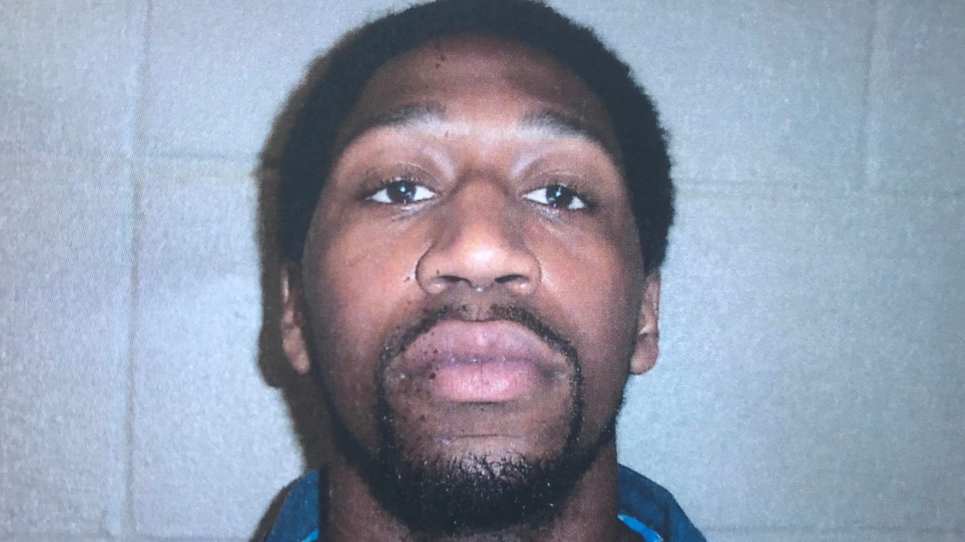 Deputies looking for murder suspect in fatal Hawkinsville shooting