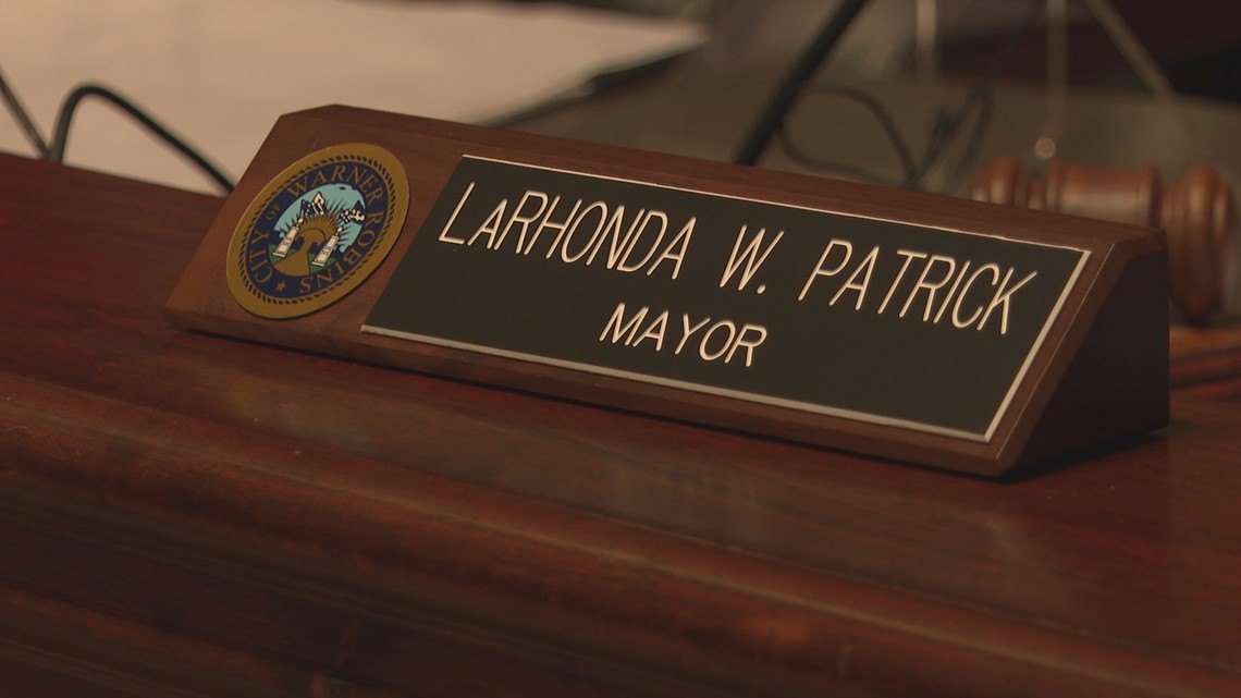 Warner Robins' mayor suspends city administrator - Vimarsana News