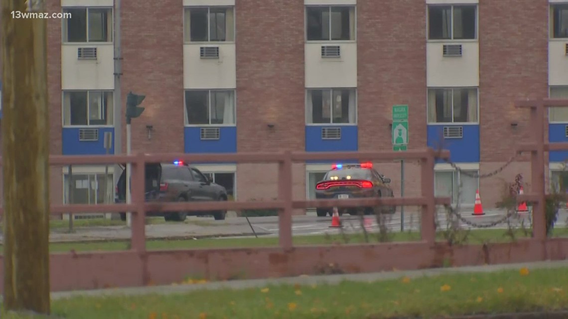 Car explodes at U.S./Canada border crossing sets checkpoint on fire ...