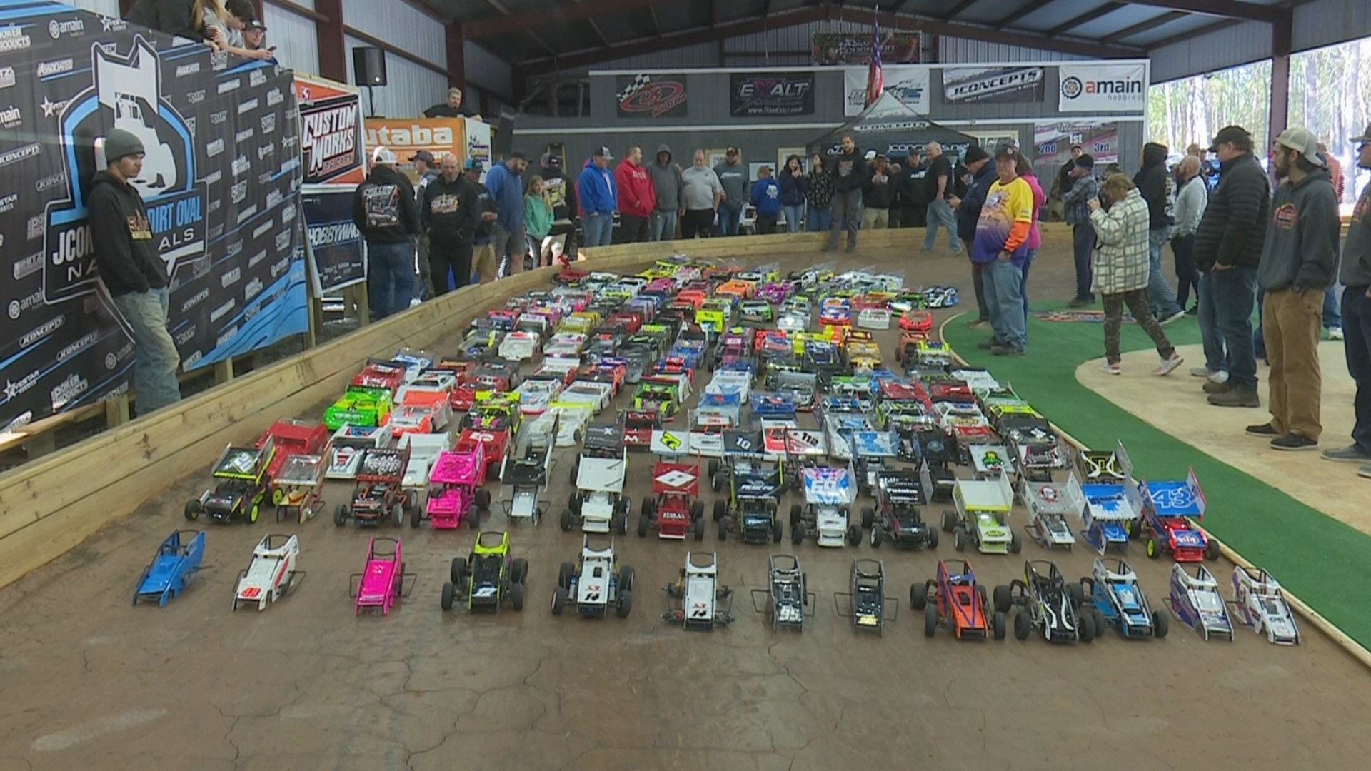 Over 600 people from all over the country are going the distance and going for speed in the Dirt Oval Nationals.