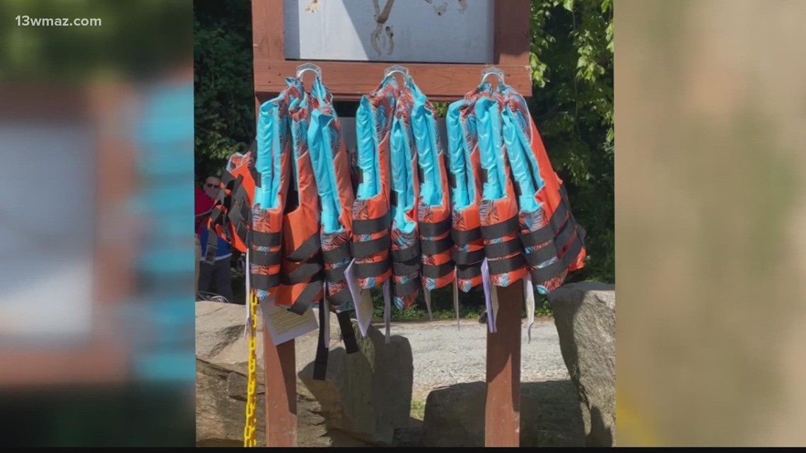 Macon business owner donates lifejackets to Amerson River Park - Vimarsana News
