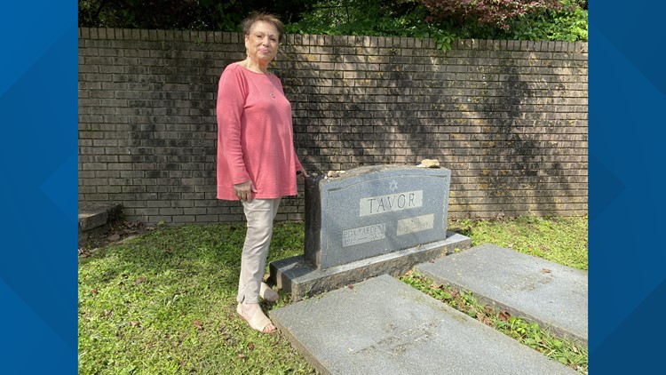 Daughter of Holocaust survivor visits her mother's grave