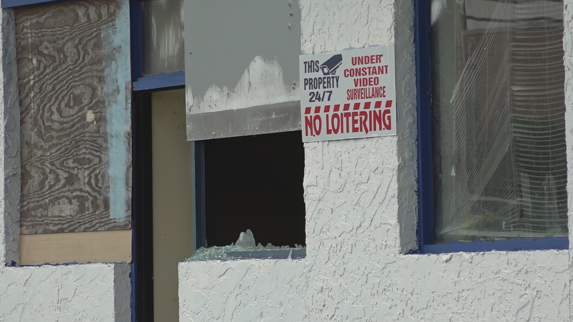 NBCP NEIGHBOUR COMPLAIN　1LP Vacant Macon store may face demolition amid safety concerns