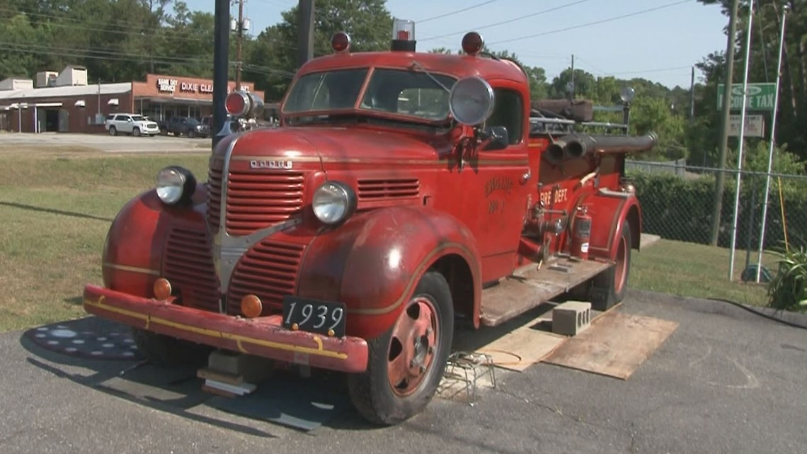 Macon couple works to restore old Houston County fire truck