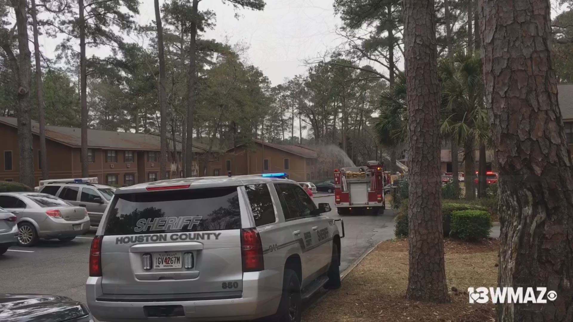 Fire crews put out a blaze in Warner Robins that burned up 16 units