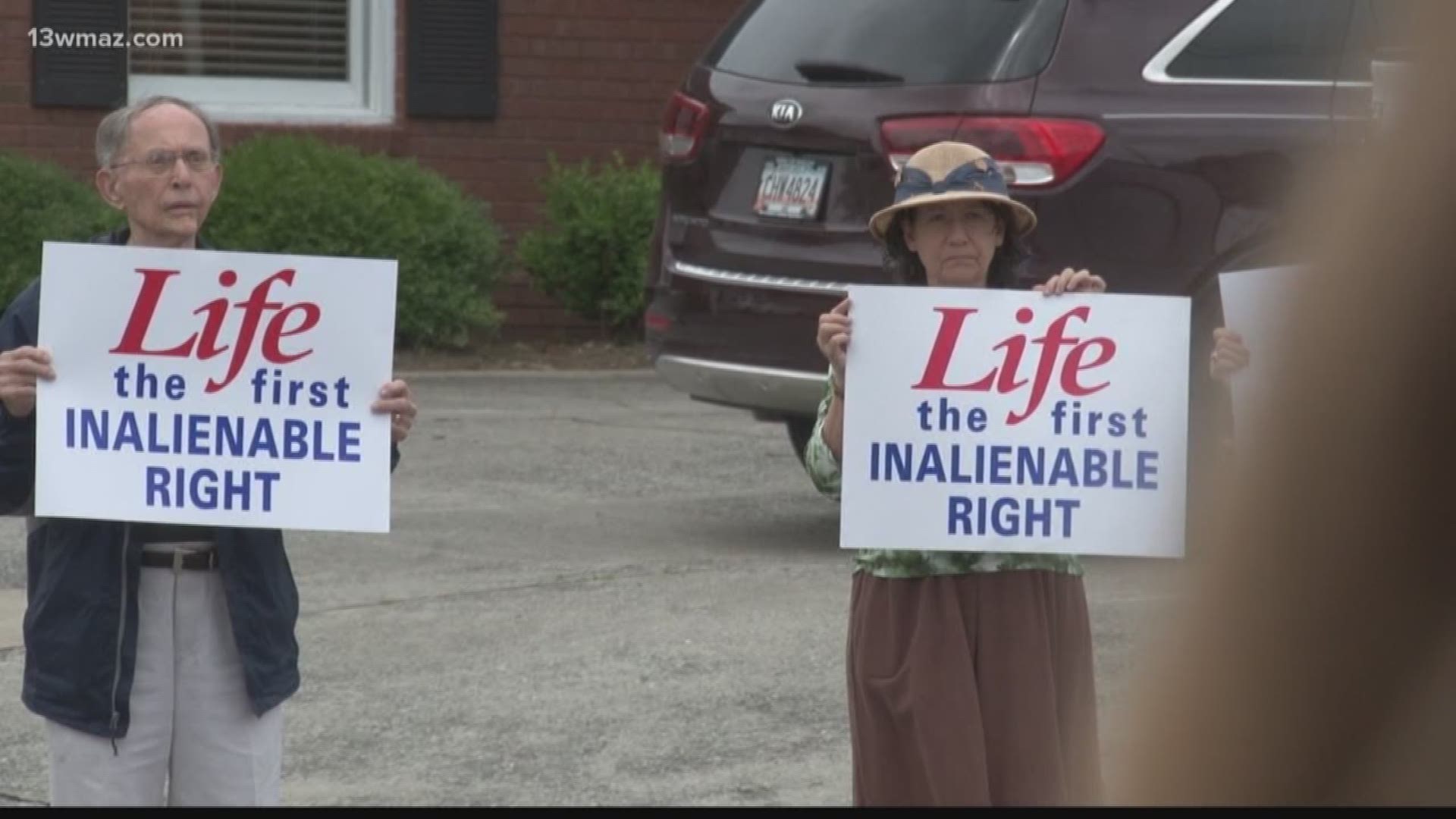 Group protests proposed abortion clinic