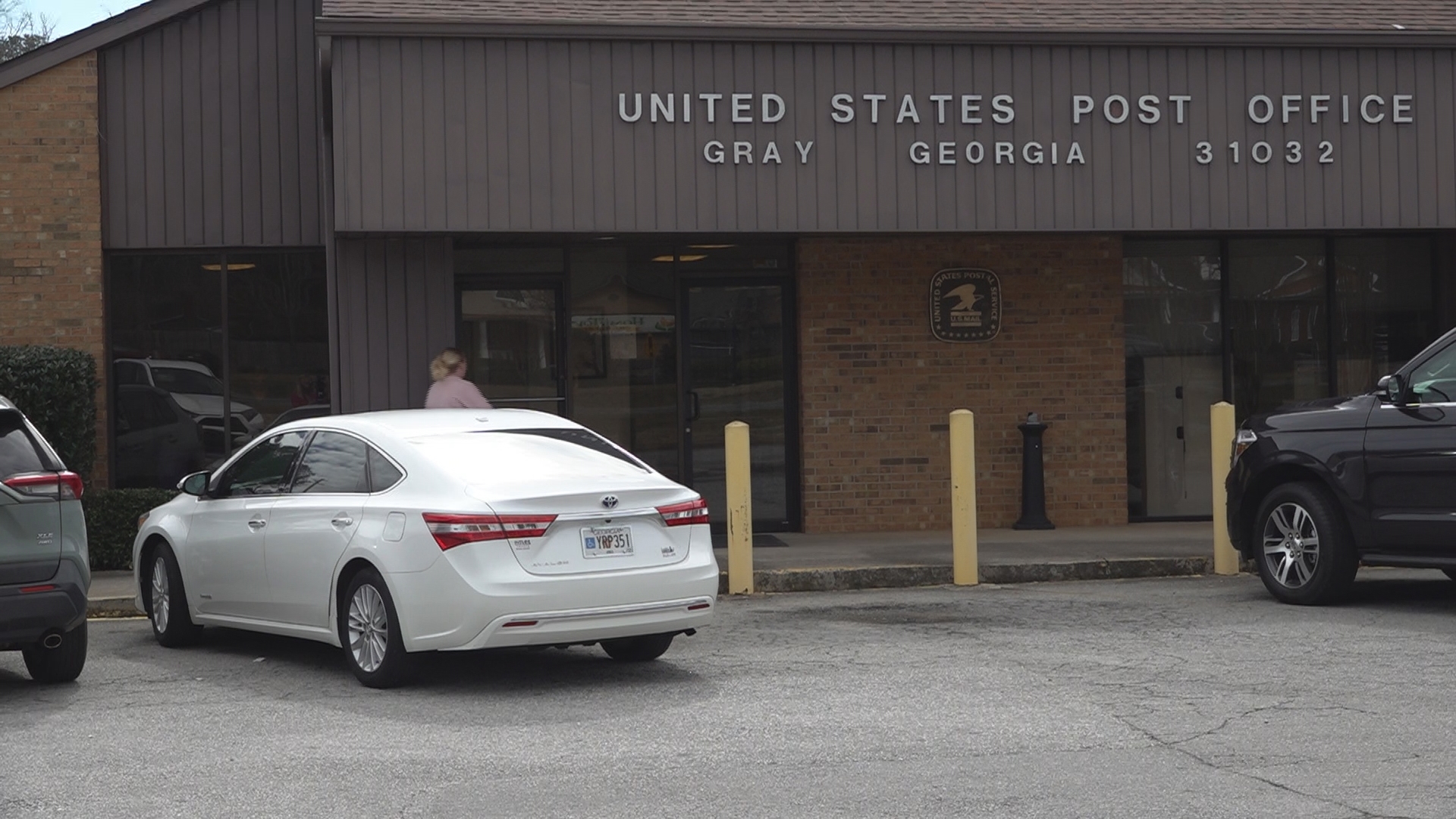 Residents report stolen mail and credit concerns following delivery delays in Gray. 