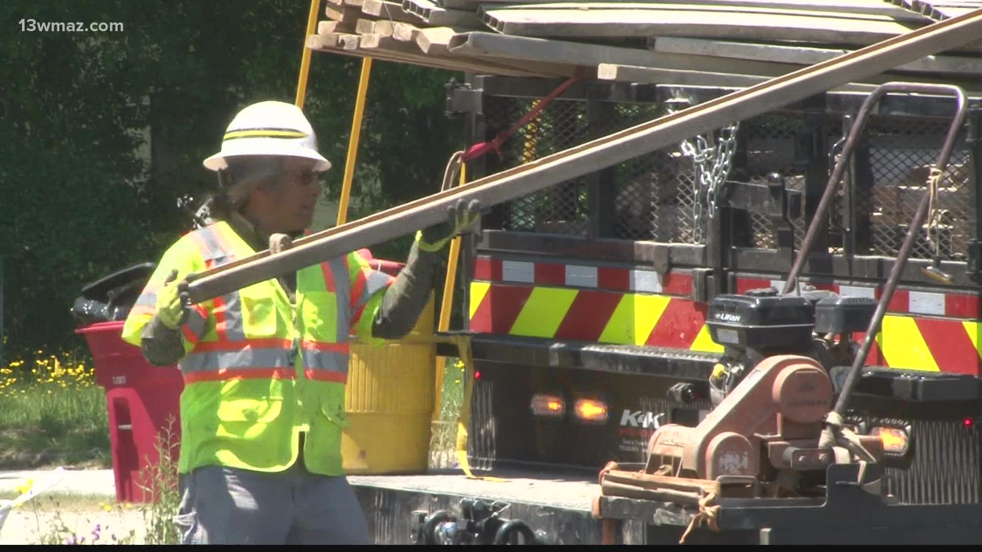 Macon-Bibb leaders say Jeffersonville Road project is behind | 13wmaz.com