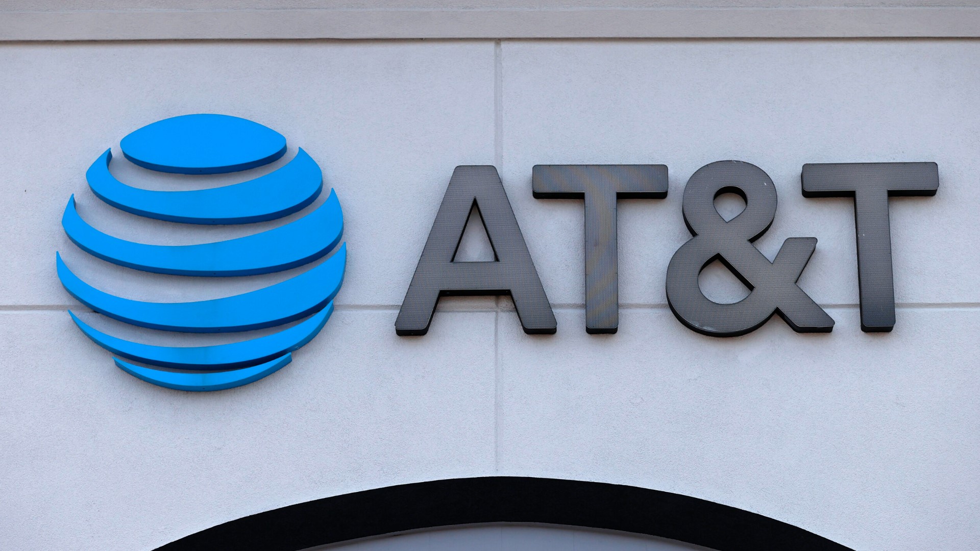 AT&T users across the country are reporting a service outage.