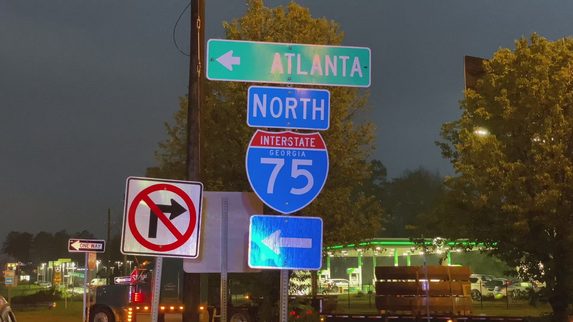 Debris From Overpass Breaks Onto Road After Wreck Blocking Traffic At Riverside Drive Mall Exit 13wmaz Com