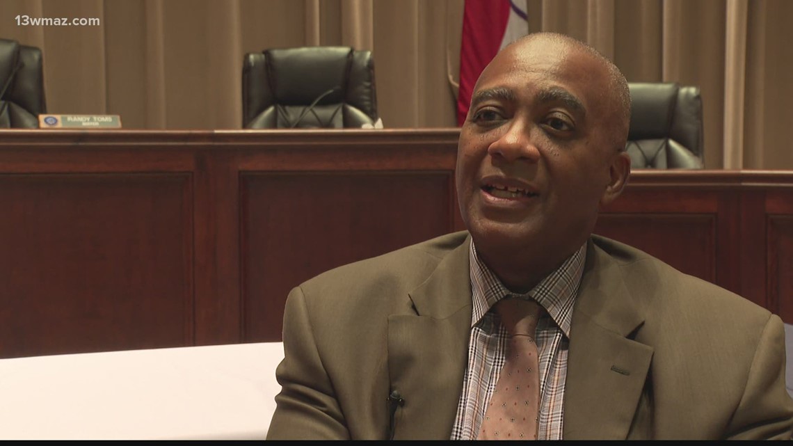 Warner Robins mayor suspends city administrator - Vimarsana News
