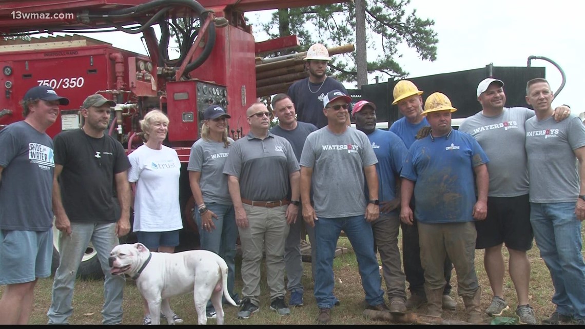 Groups come together to donate water well to Sandersville family