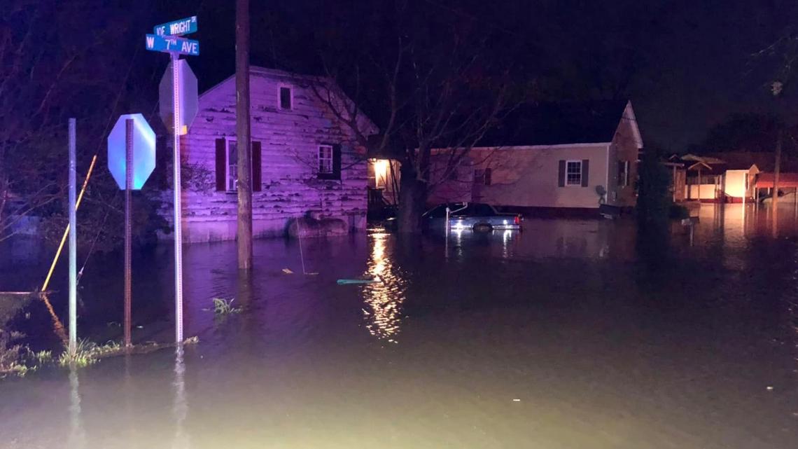 First responders perform water rescues after flooding in Georgia - Vimarsana News