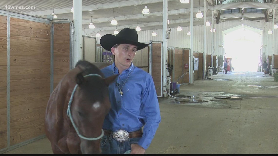 National Fairgrounds hosts Barrell Horse Race