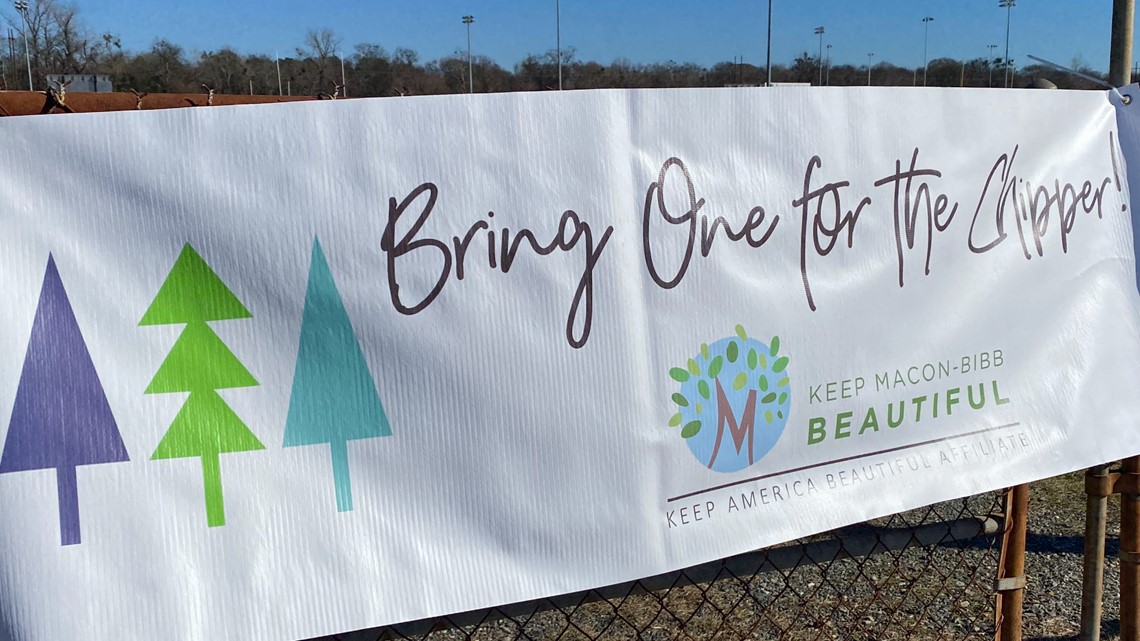Folks in Macon recycle their old Christmas trees - Vimarsana News