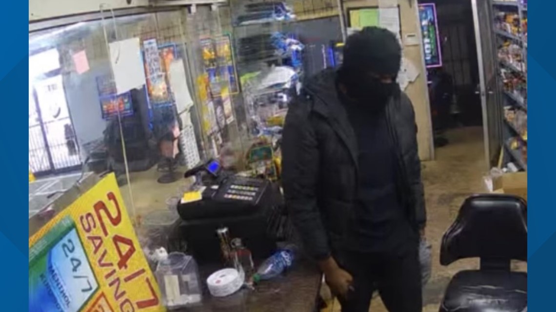 Georgia man on the run after robbing a store at gunpoint in Macon ...