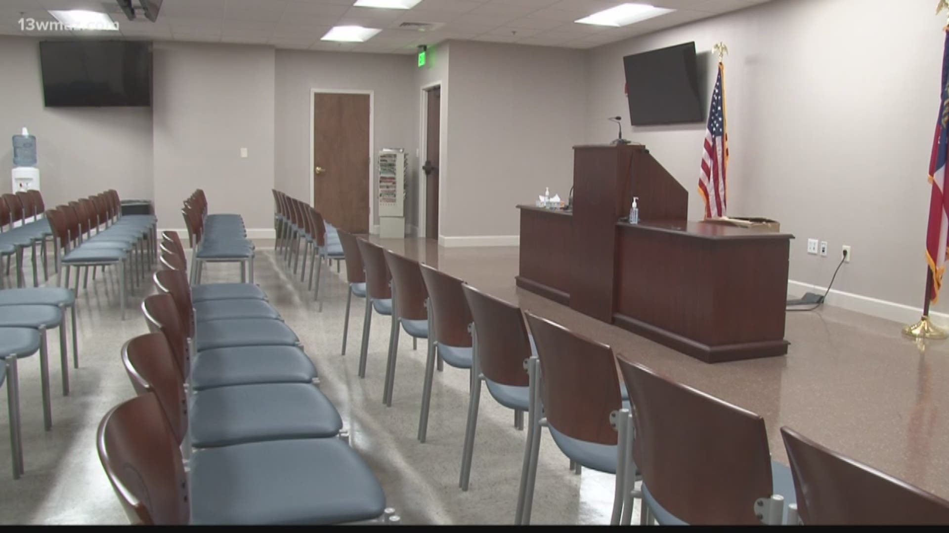 VERIFY: Does the law requires employers to pay for jury duty?