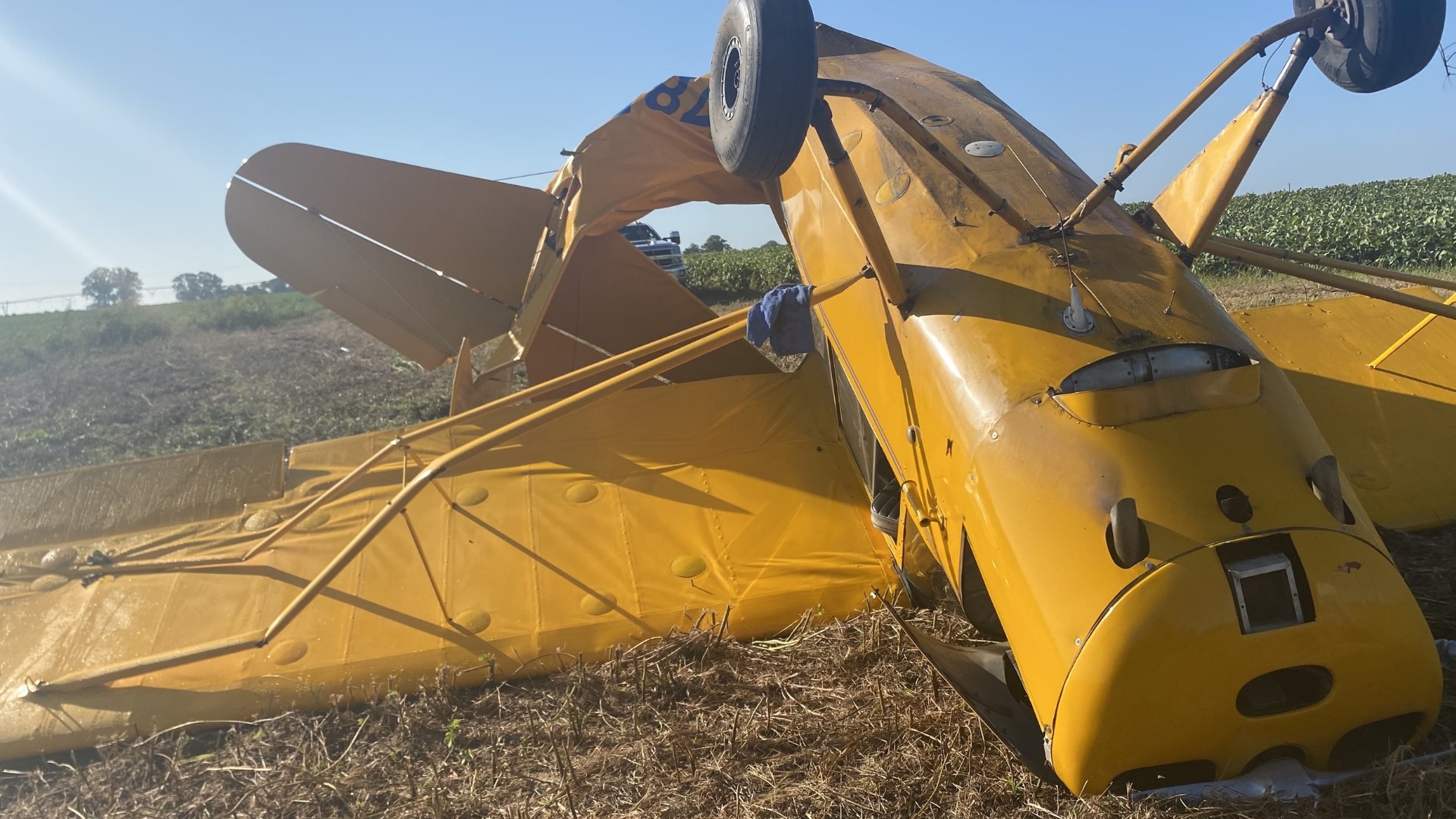 Two men walk away from plane crash near Hawkinsville