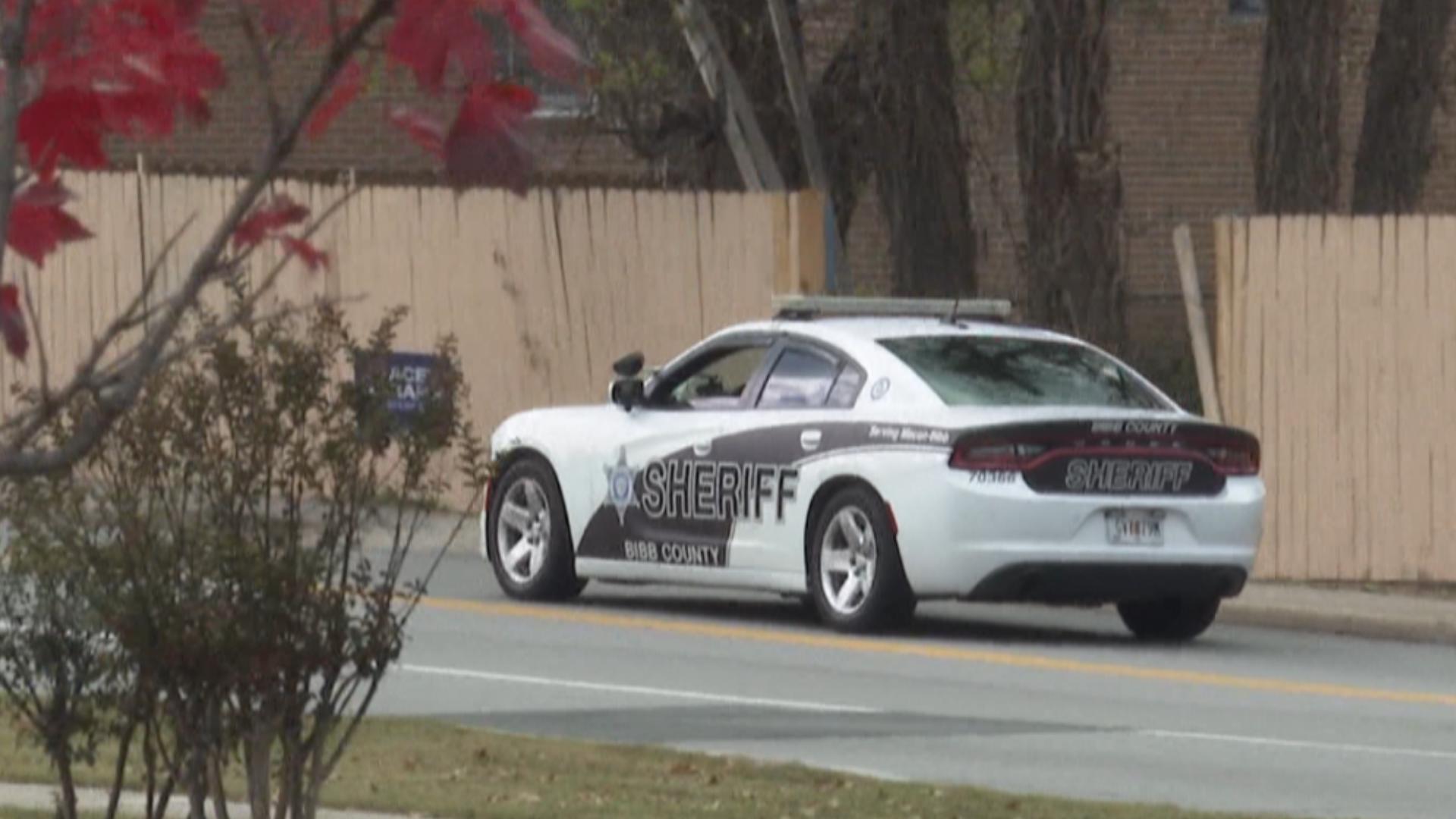 A stranger's call for help led a man to call 911 outside Rose Hill Cemetery. A deputy showed up four hours later.