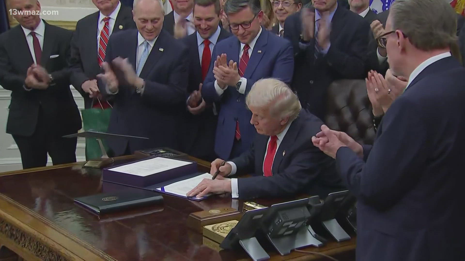 President Trump signs bill to end the longest government shutdown ...