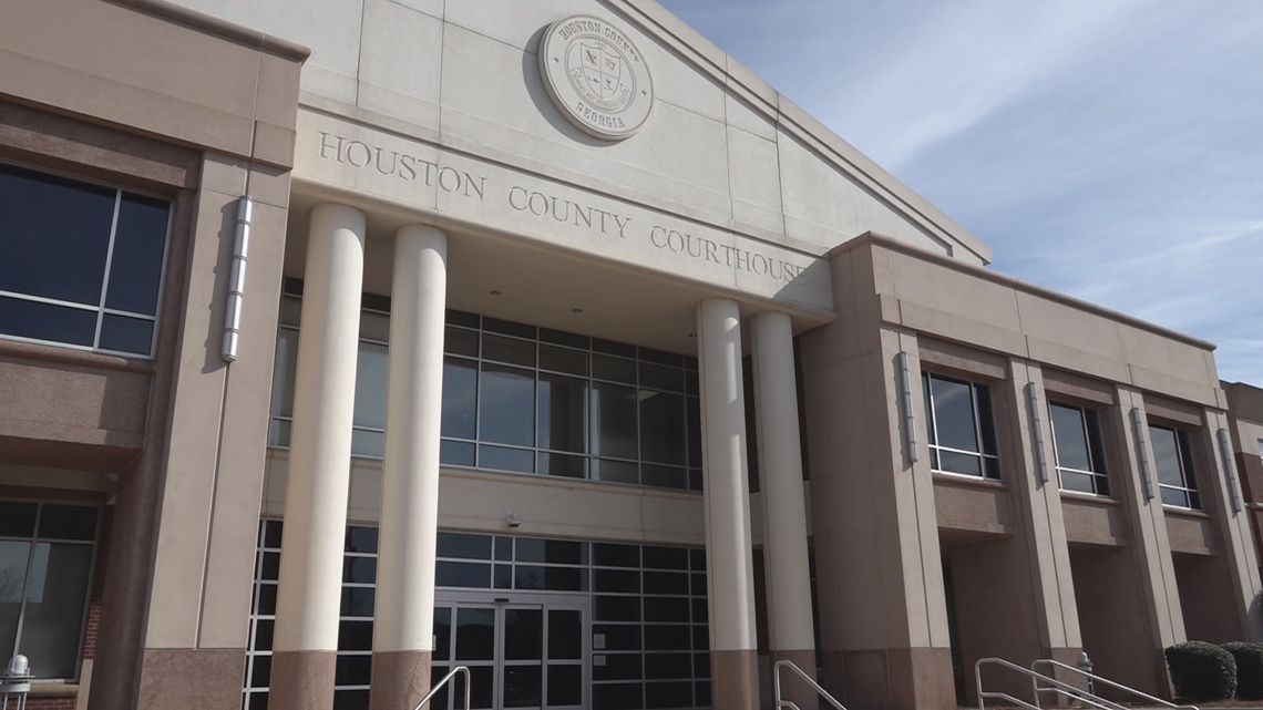 Houston County's judge to leave bench at end of April