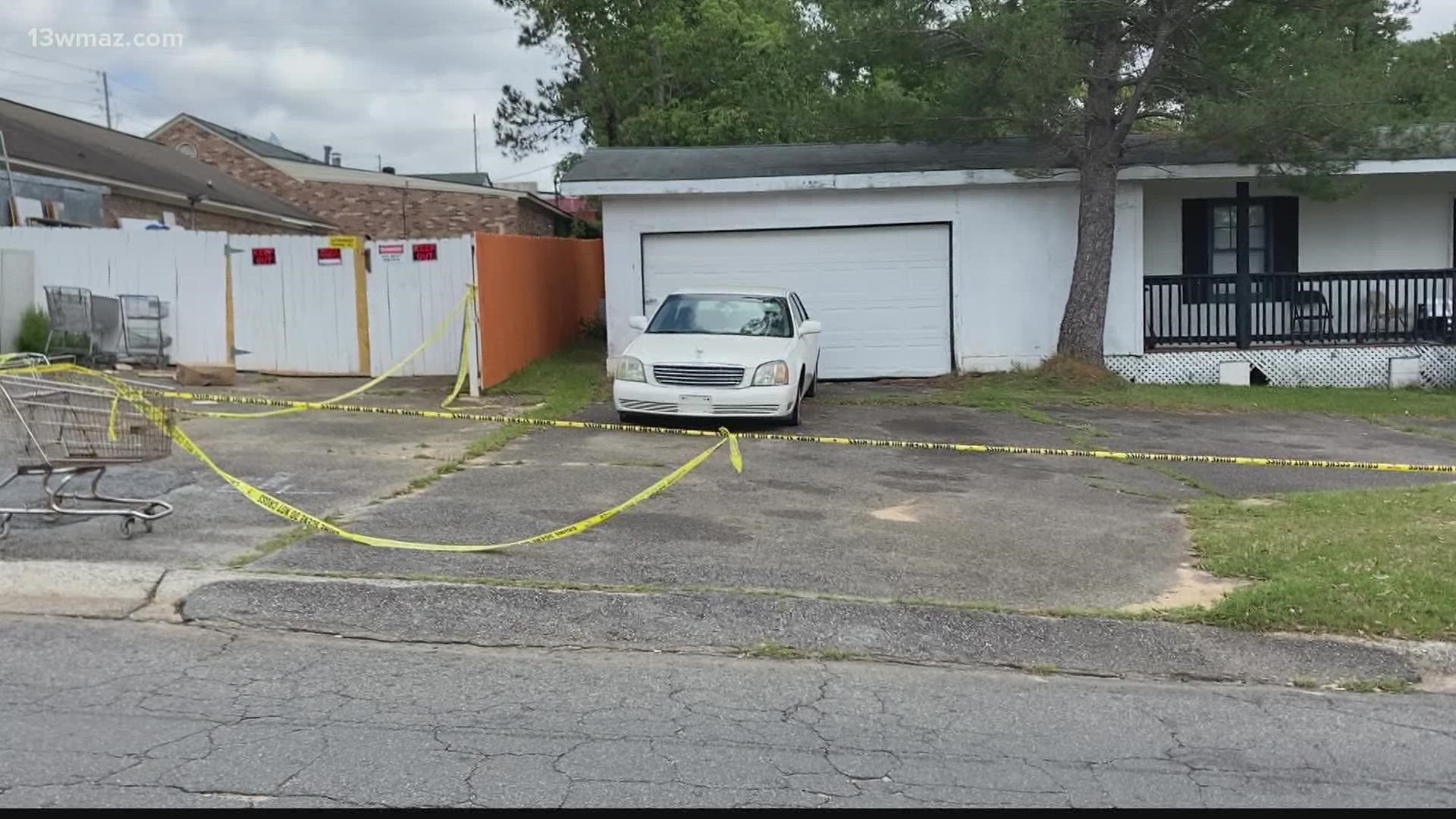 Warner Robins Police are investigating after a shooting left a man dead Saturday night.