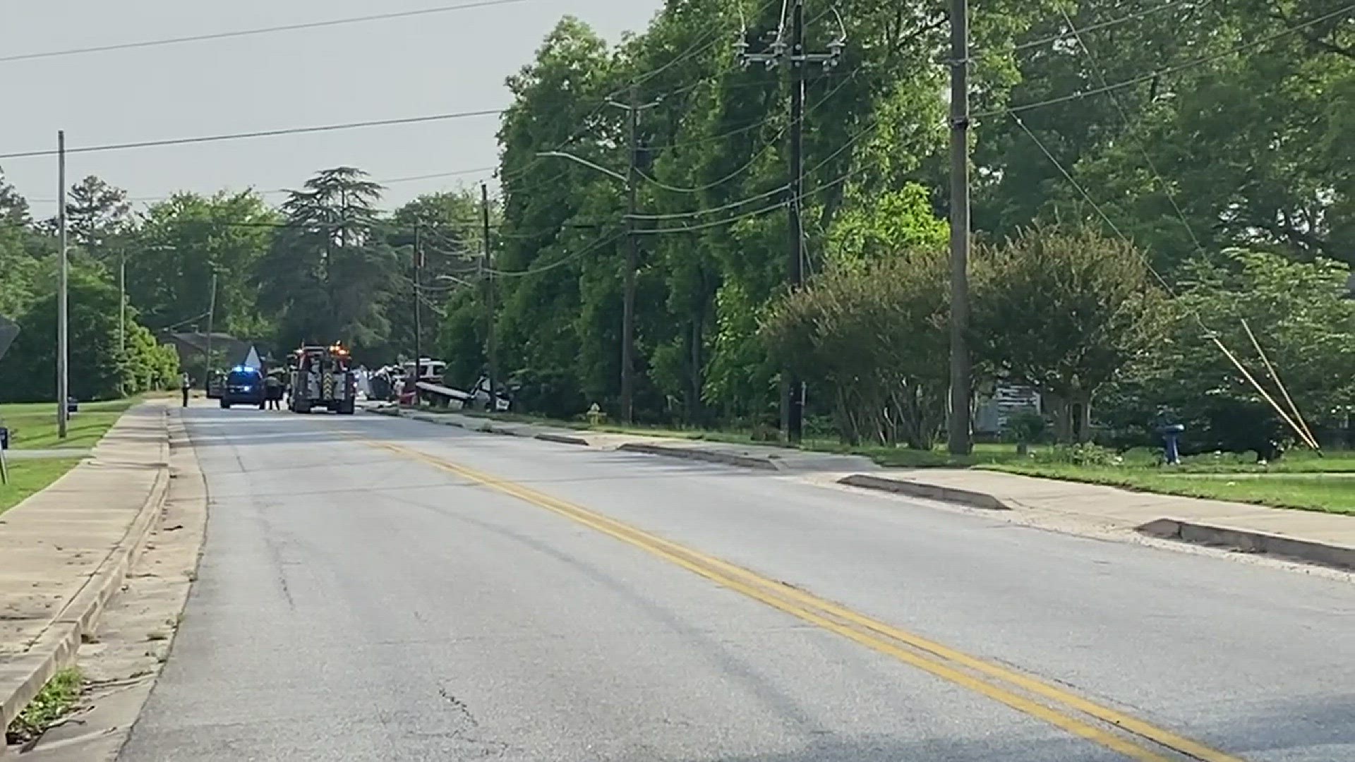 Coroner: 1 dead, 1 in critical condition after crash on Millerfield Road in Macon